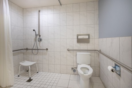 Welcome To Inn At Market - Accessible Bathroom 